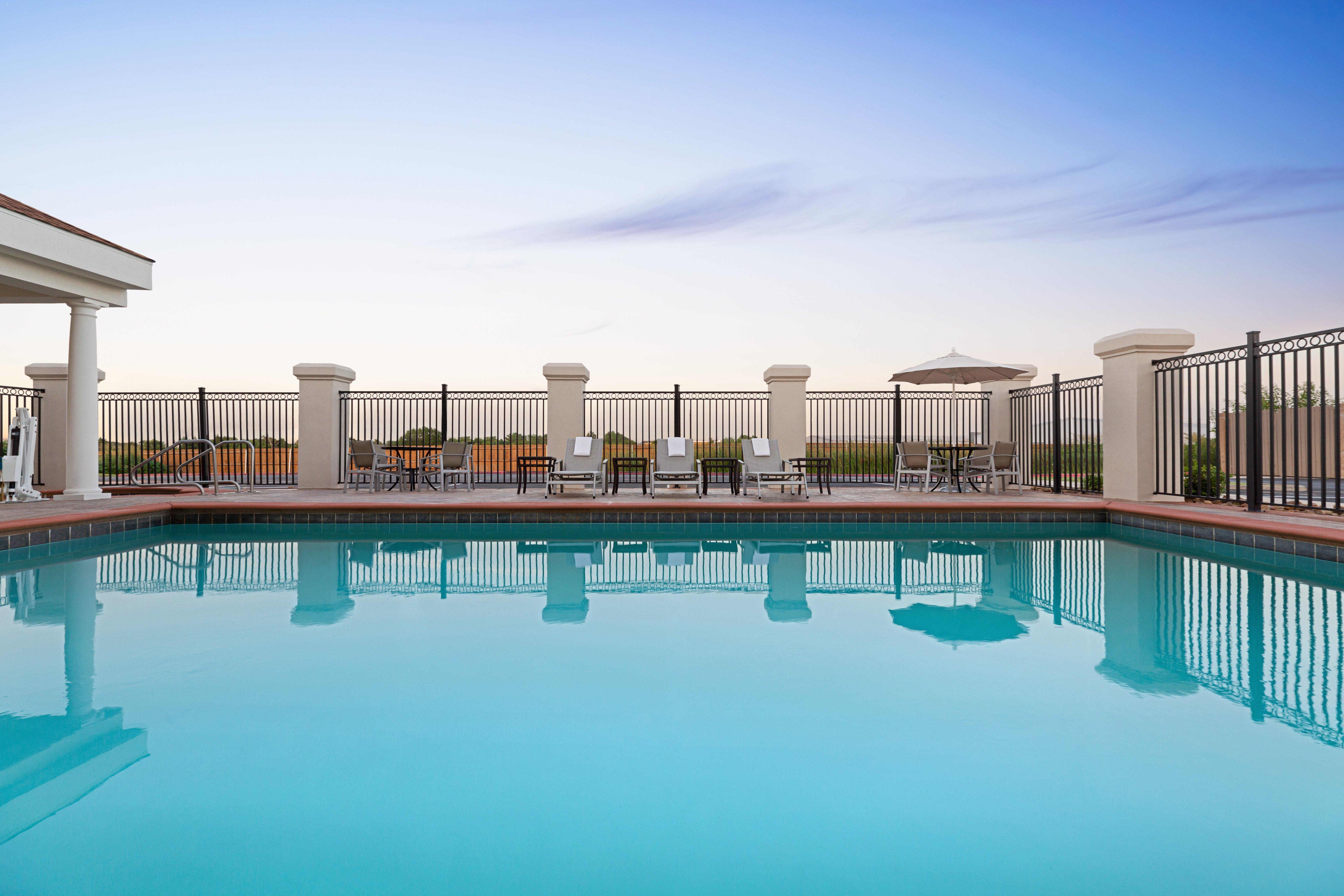 Holiday Inn Express Hotel & Suites Shawnee I-40 By Ihg Kültér fotó